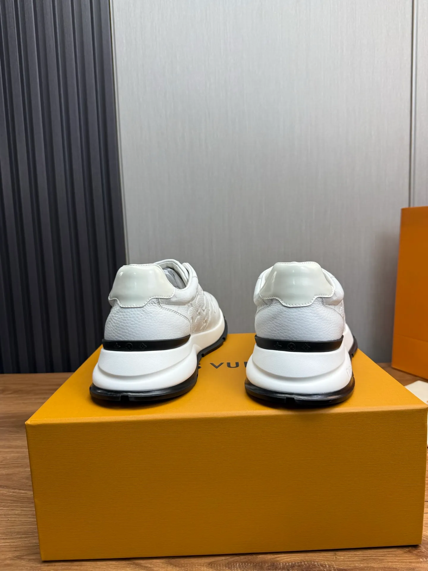 Men's men's shoes 💰840💰 LOUIS VUITTON [Luden Yiwei] The new trendy Lv is on the market 🎁, casual and fashionable men's shoes 👟Original 1:1 shipment✅ The upper is made of imported brand leather + cowhide lining, the original wear-resistant rubber outsole, the version is simple and elegant, exclusive for trendy men. 38-44 (customized at 38.45)